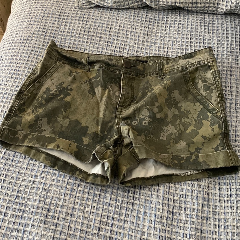 Camo aeropostale shorts